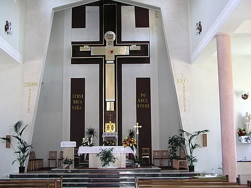 Oltar župne crke Presvetog Srca Isusova u Prozoru